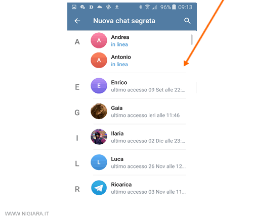 seleziona il contatto con cui vuoi avviare la chat segreta