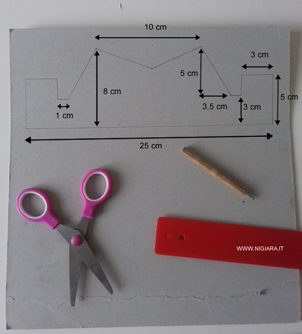 disegna questa forma geometrica sul cartone
